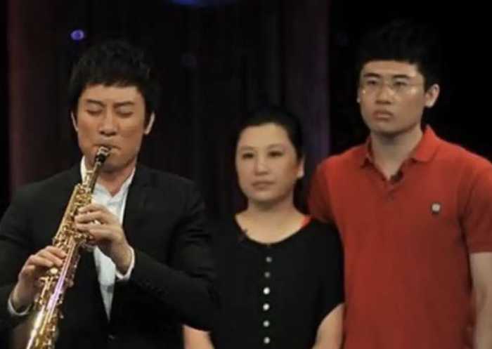 歌手江涛：妻子打工支持他唱歌，成名后宠爱妻子，孝顺岳母