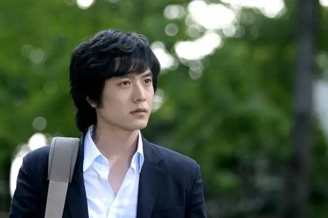 韩剧《威尼斯恋人》男主，现实对妻子一见钟情，如今在韩国已过气